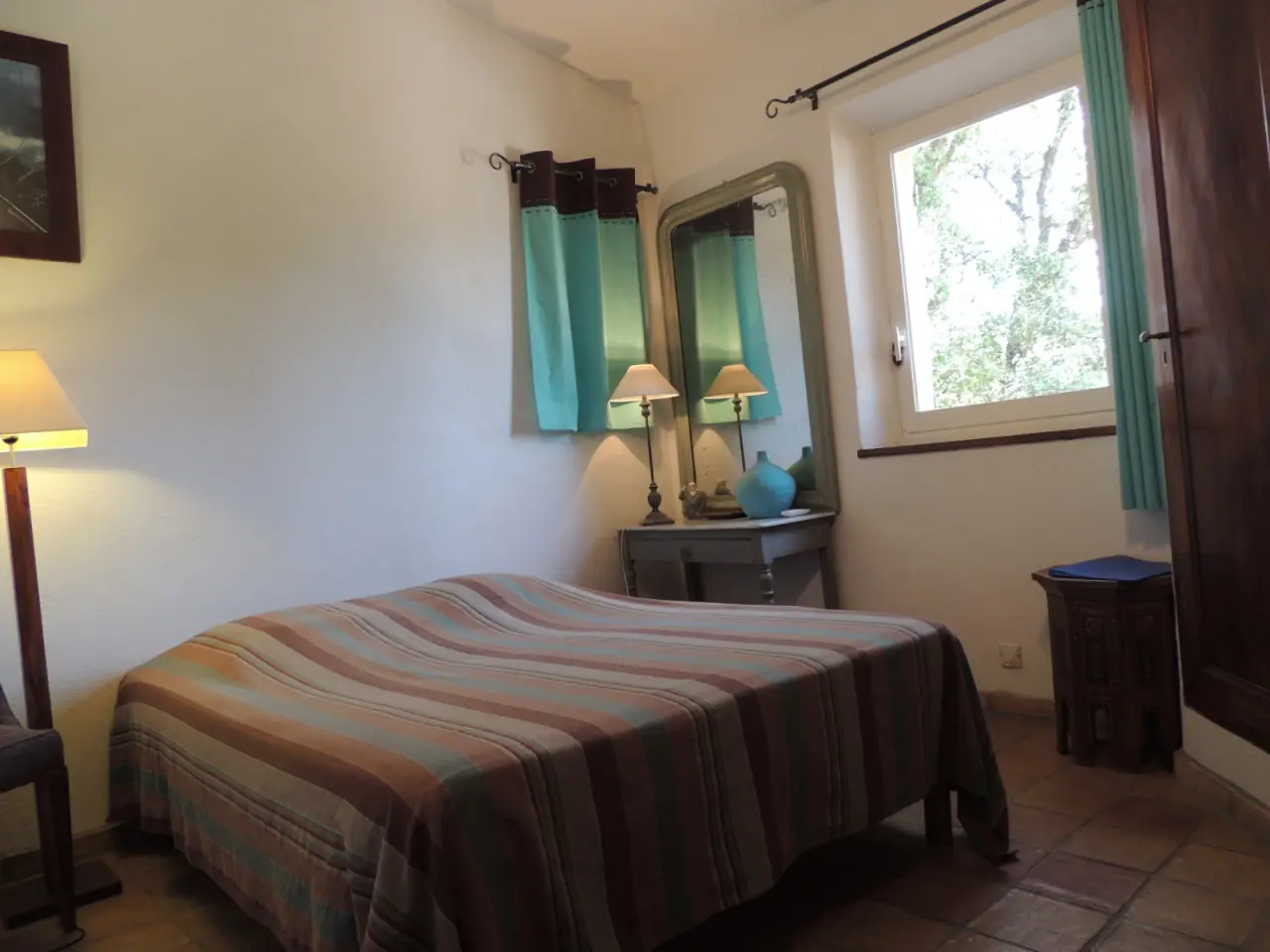 Les Chênes Verts – Chambre Turquoise à La Bastidonne, accueil motards