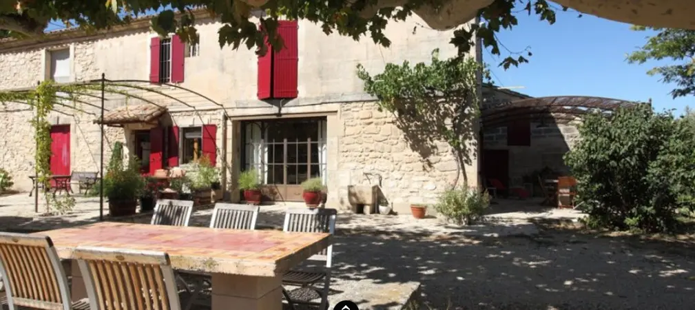 Mas derrière château aux Baux-de-Provence